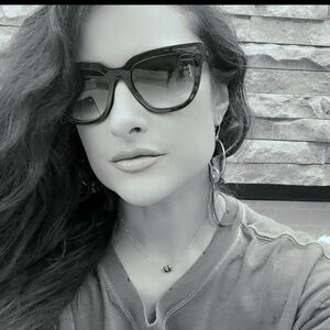 New OTRA Mara Black Smoke Oversized Wayfarer Sunglasses for Women with Case